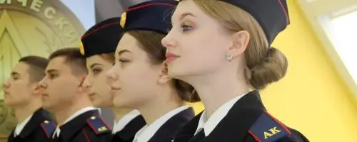 Картинка студенты в полицейской форме, стоящие в строю